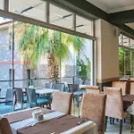Tropical Deluxe فتحية