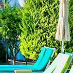 فندق Tropical Deluxe 4*