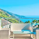 Tropical Deluxe فتحية