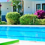 Tropical Deluxe فندق