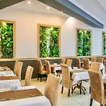 فندق Tropical Deluxe 4*