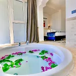 Tropical Deluxe فندق