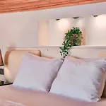Tropical Deluxe فندق