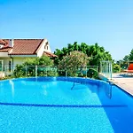 Tropical Deluxe فندق