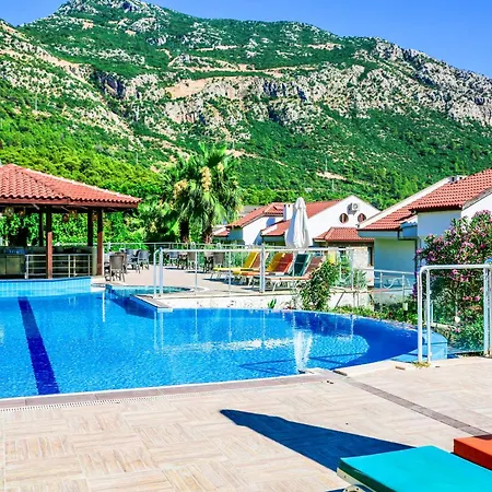 Tropical Deluxe Hotell 4*