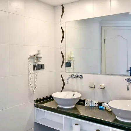 Hotell Tropical Deluxe 4*
