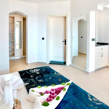 Tropical Deluxe Otel 4*
