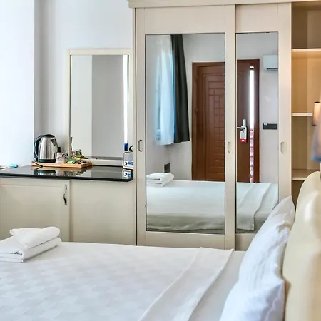 Tropical Deluxe Otel 4*