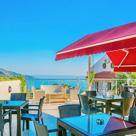 Tropical Deluxe 4*