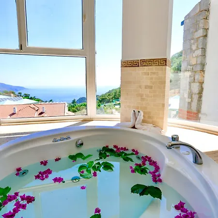 Tropical Deluxe Otel 4*