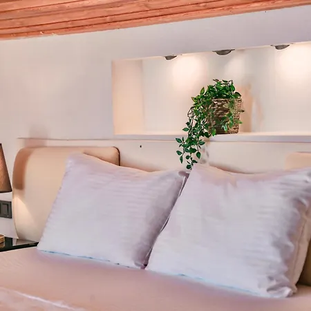 Tropical Deluxe Hotel