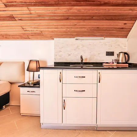 Отель Tropical Deluxe