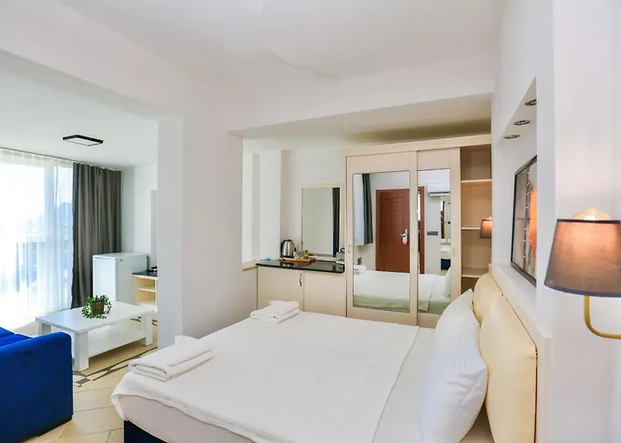 Tropical Deluxe Hotel 4*