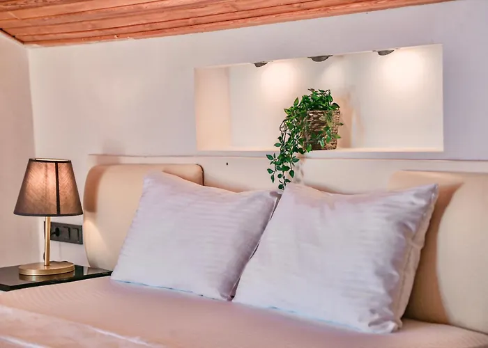 Tropical Deluxe Hotel