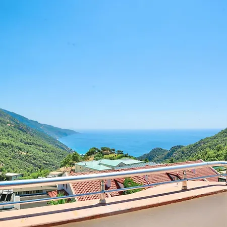 Tropical Deluxe Otel 4*