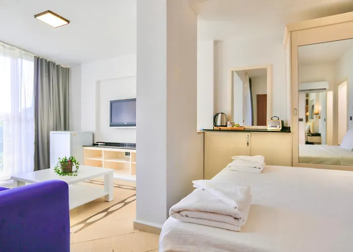 Hotel Tropical Deluxe 4*