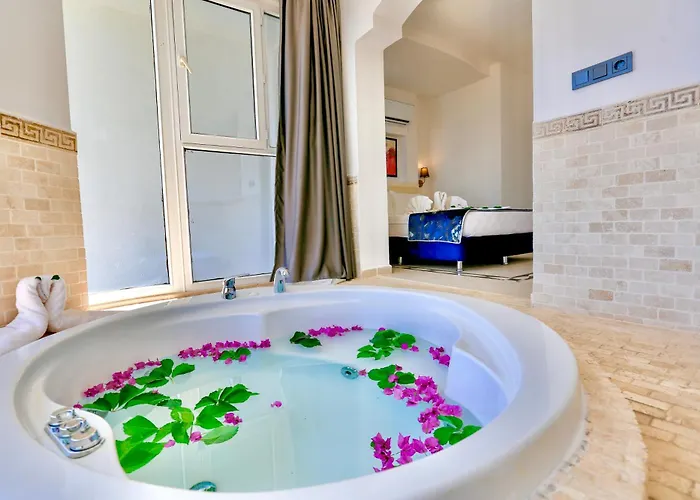 Tropical Deluxe Hotel